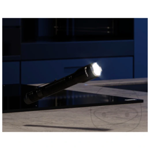 VARTA Aluminium Taschenlampe F20 Pro mit 2 AA Batterien_1