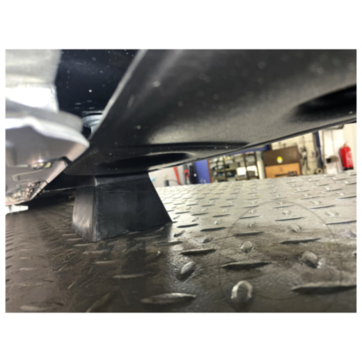 Universal Gummipyramide für Elektrofahrzeuge 120 mm hoch_1