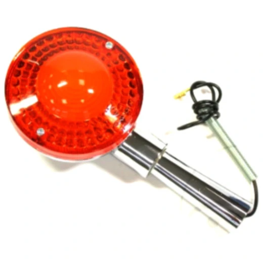 Blinker mit chromfarbenem Metallgehäuse