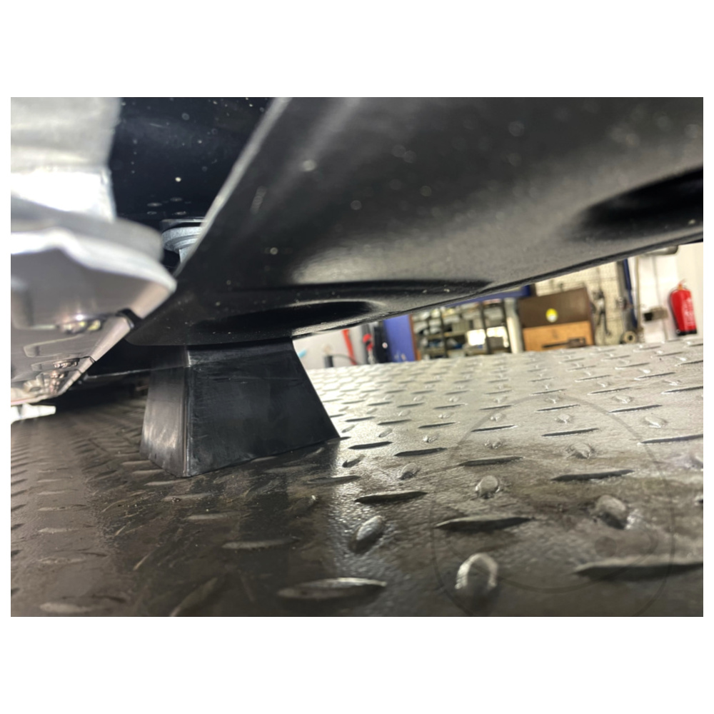Universal Gummipyramide für Elektrofahrzeuge 120 mm hoch_1
