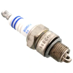 Zündkerze WR8BC+ Bosch Alternative: 7080732 passend für: Honda QR, ND, NCZ
